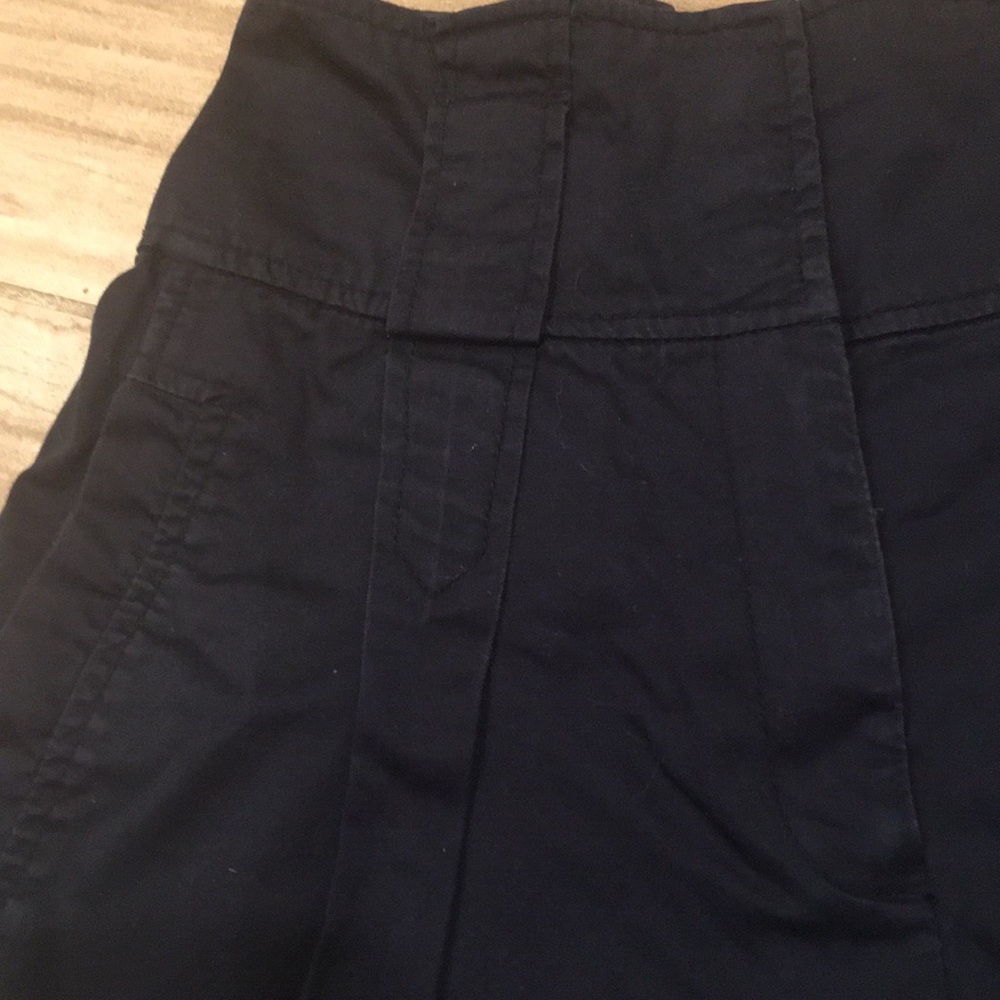 ✨ French Connection High Waisted Navy Shorts ✨ - Picture 3 of 8